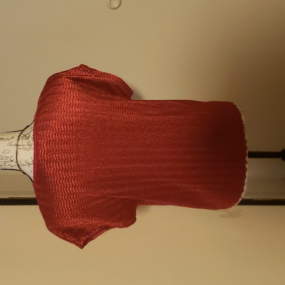 Kim Roger's Lady's Sleeveless Silky Textured in Ruby Red ♥ - Picture 5 of 7